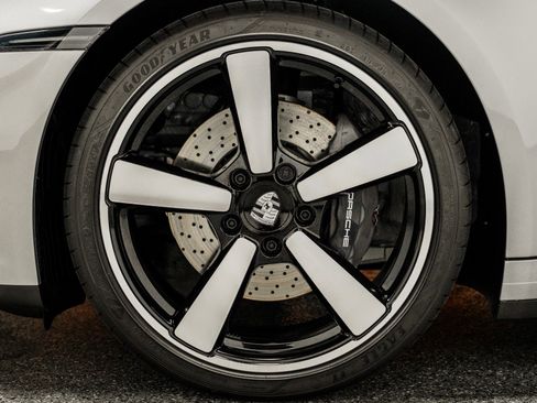 Used 2025 Porsche 911 Carrera image 9