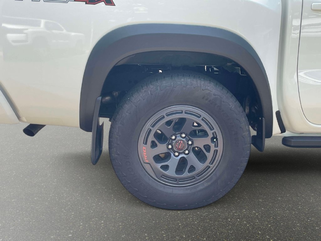 Used 2025 Nissan Frontier PRO-4X AWD/4WD image 7