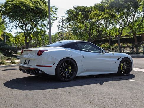Used 2015 Ferrari California T RWD image 38