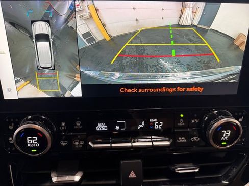 Used 2023 Toyota Highlander Platinum FWD image 15