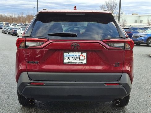 Used 2021 Toyota RAV4 LE image 5