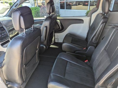 Used 2019 Dodge Grand Caravan SXT FWD image 24