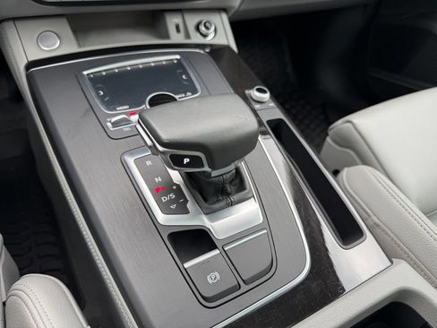 Used 2020 Audi Q5 Premium w/ Premium Plus Package AWD/4WD image 24