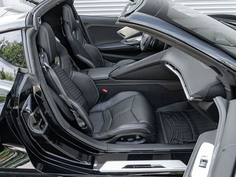 Used 2021 Chevrolet Corvette Stingray Premium Cpe w/ Z51 Performance Package RWD image 24