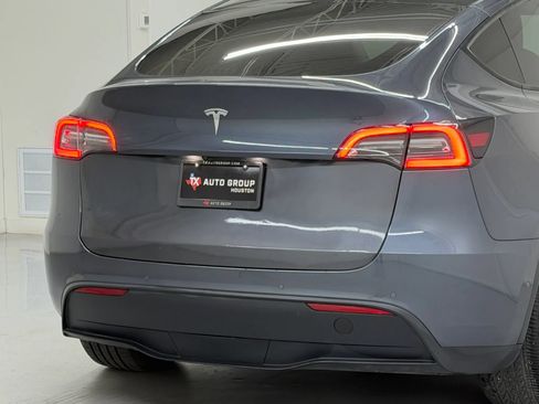 Used 2021 Tesla Model Y Long Range AWD/4WD image 36