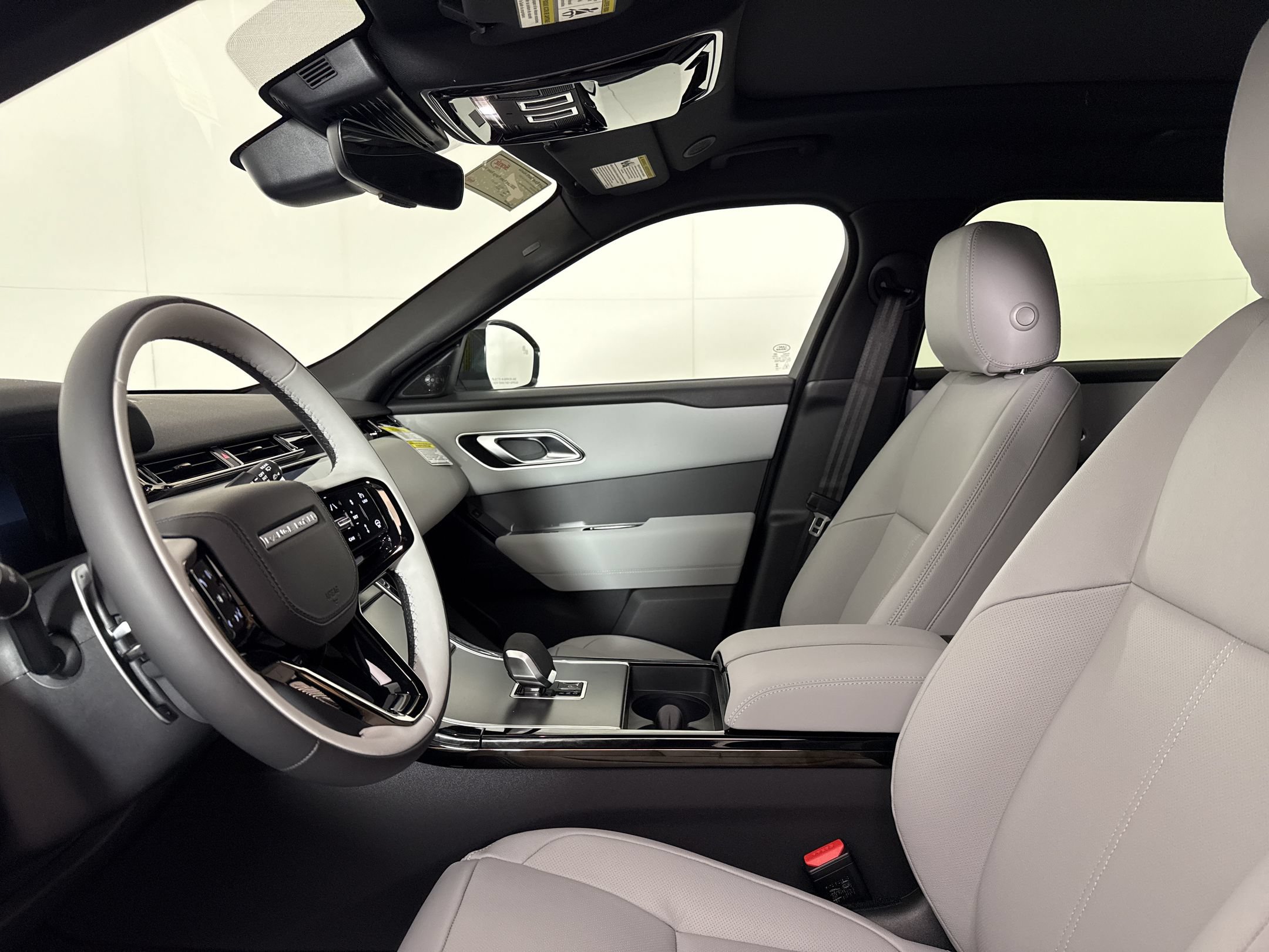 New 2026 Land Rover Range Rover Velar S AWD/4WD image 25