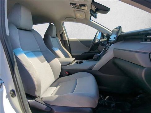 Certified 2022 Toyota Venza LE image 20