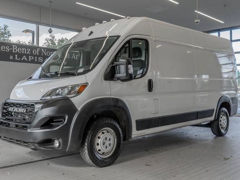 Used 2025 RAM ProMaster 2500 w/ Convenience Group FWD image 3