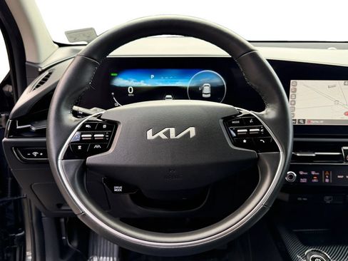 Used 2023 Kia Niro Wind w/ Wind Preserve Package FWD image 18
