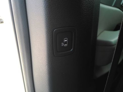 Used 2024 Kia Carnival LX FWD image 28
