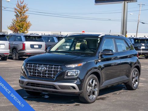 Used 2024 Hyundai Venue SEL image 3