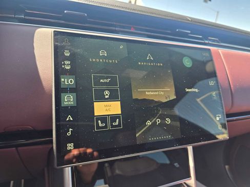 Used 2025 Land Rover Range Rover SE AWD/4WD image 28