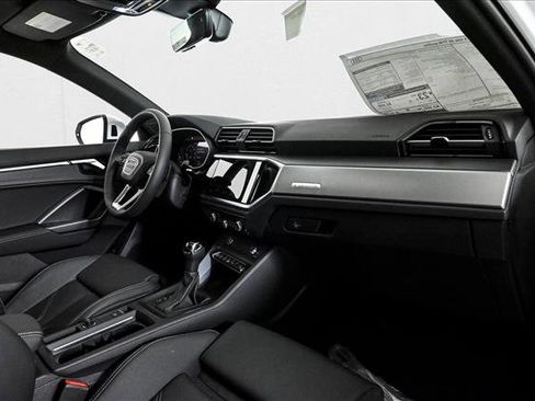 New 2025 Audi Q3 2.0T Premium image 9