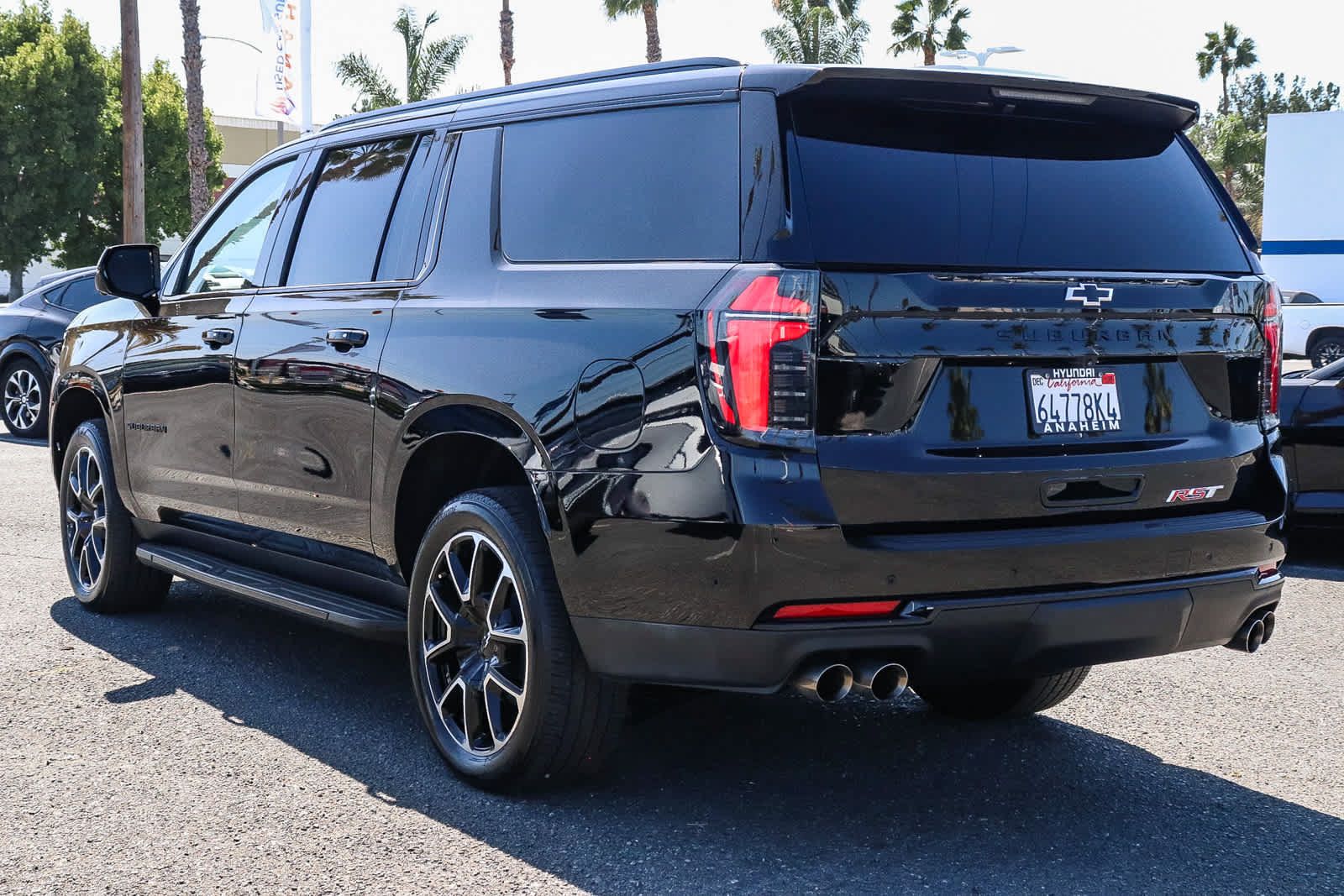 Used 2025 Chevrolet Suburban RST AWD/4WD image 9
