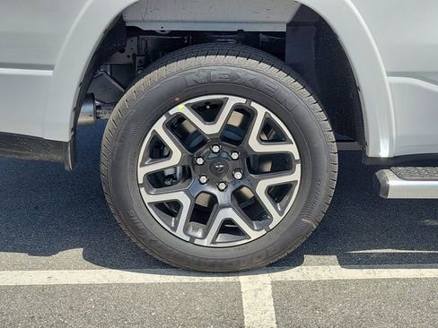 New 2026 RAM 1500 Laramie AWD/4WD image 5