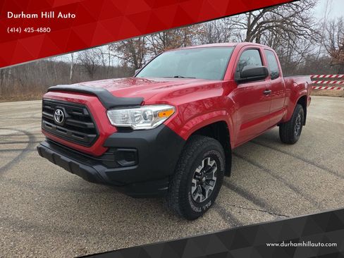 Used 2017 Toyota Tacoma SR image 1