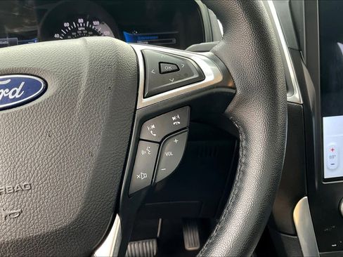 Used 2024 Ford Edge Titanium image 22