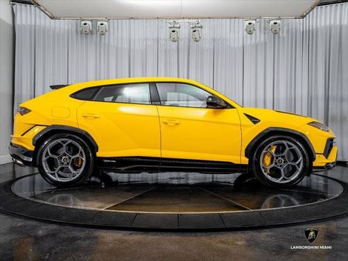 Used 2024 Lamborghini Urus Performante AWD/4WD image 22
