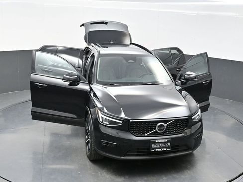 Used 2024 Volvo XC40 B5 Plus image 34