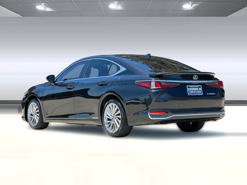 Used 2019 Lexus ES 300h w/ Accessory Package FWD image 3