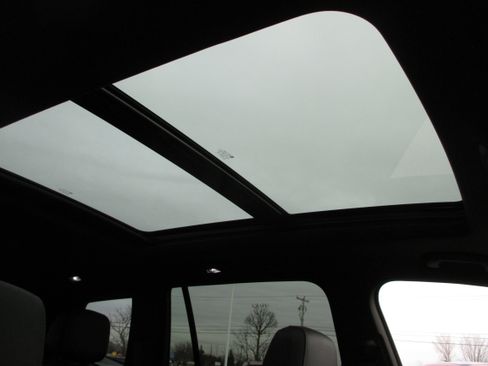 Used 2025 Cadillac XT6 Premium Luxury image 21