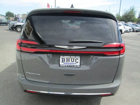 Used 2025 Chrysler Pacifica Select FWD image 5