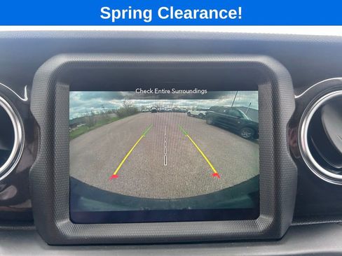 Used 2021 Jeep Wrangler Unlimited Sahara AWD/4WD image 21