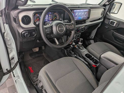 Used 2024 Jeep Wrangler Unlimited Sport AWD/4WD image 2
