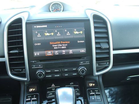 Used 2018 Porsche Cayenne Platinum Edition image 32