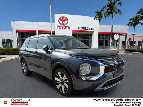 Used 2025 Mitsubishi Outlander SEL FWD image 1