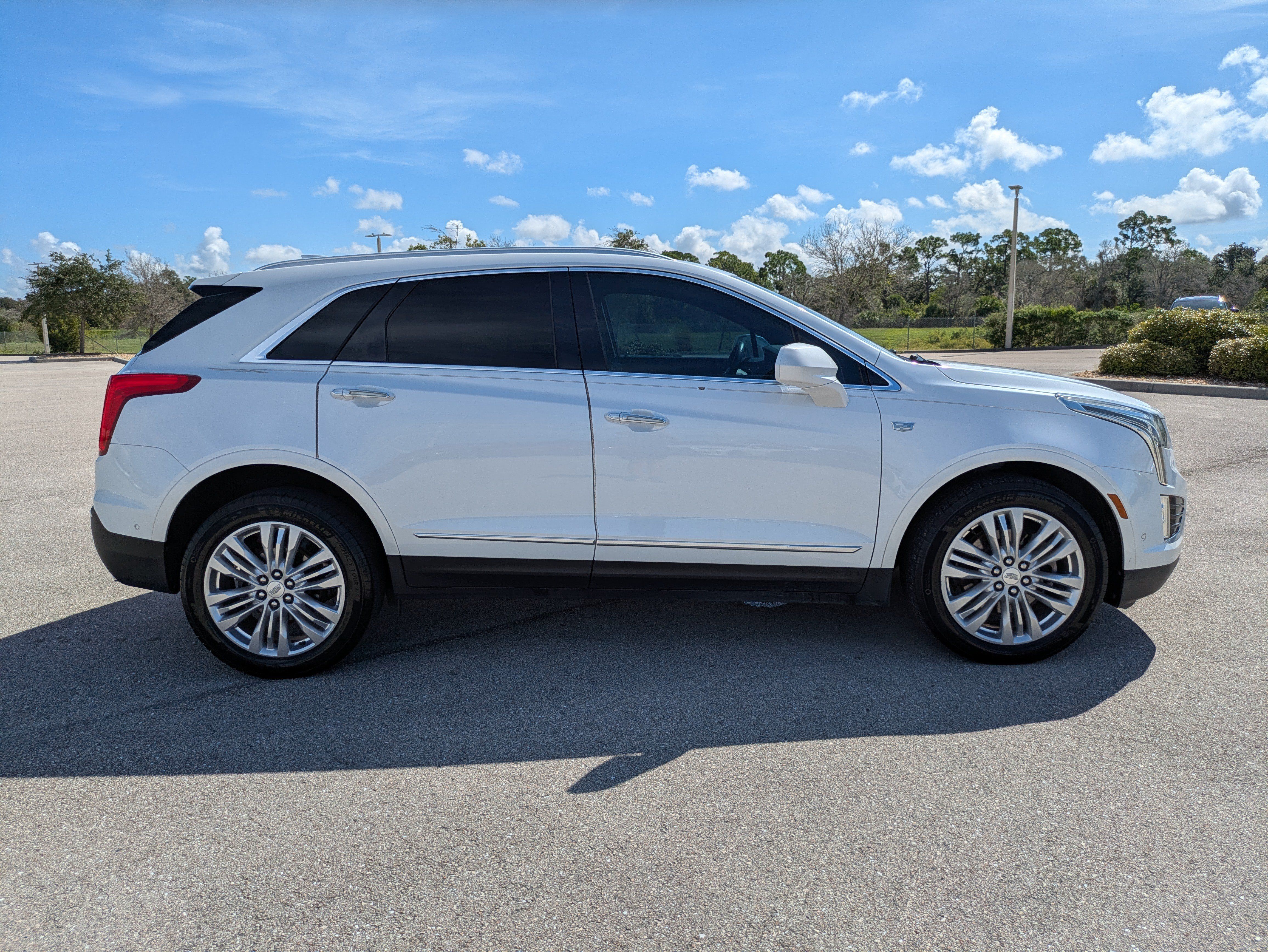 Used 2017 Cadillac XT5 Premium Luxury w/ Driver Assist Package AWD/4WD image 3