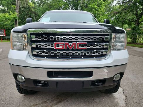 Used 2014 GMC Sierra 2500 SLT w/ Suspension Package, Off-Road image 2
