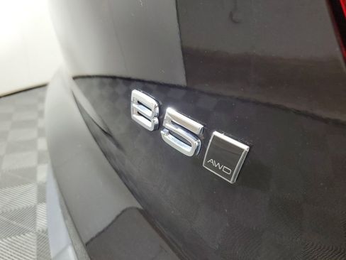 Certified 2025 Volvo XC40 B5 Plus AWD/4WD image 7