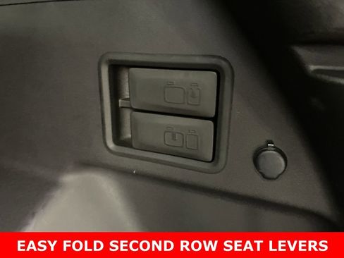 Used 2024 Chevrolet Equinox LT image 36