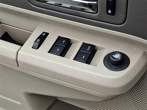 Used 2009 Ford Edge SE image 24