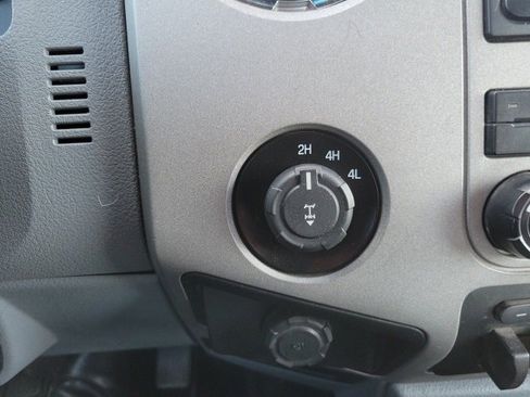 Used 2013 Ford F250 XLT w/ FX4 4X4 Off-Road Pkg image 18