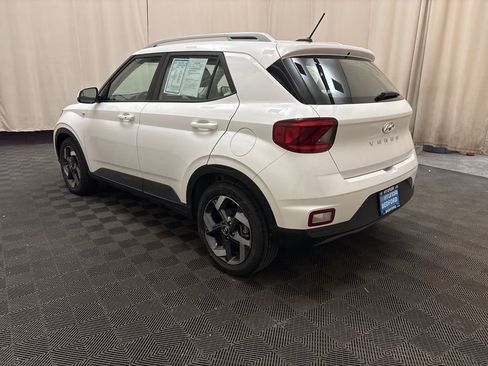 Certified 2025 Hyundai Venue SEL image 7