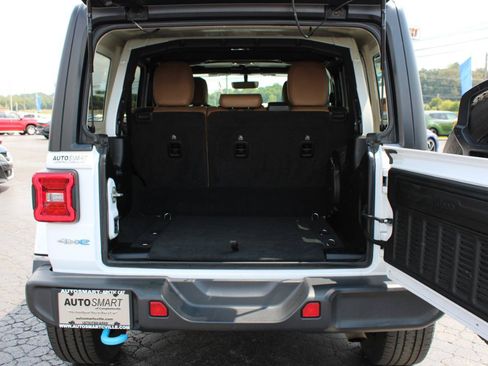 Used 2023 Jeep Wrangler Unlimited Sahara w/ Cold Weather Group AWD/4WD image 11