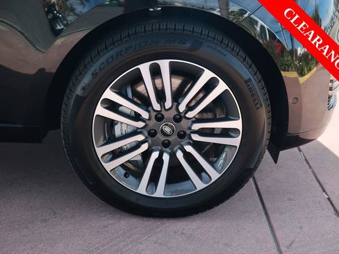 Used 2025 Land Rover Range Rover Long Wheelbase SE AWD/4WD image 8