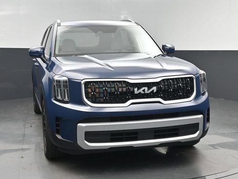 Certified 2024 Kia Telluride EX w/ EX Captain's Chair Package FWD image 21