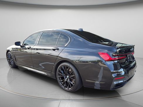 Used 2022 BMW 740i xDrive w/ M Sport Package AWD/4WD image 3