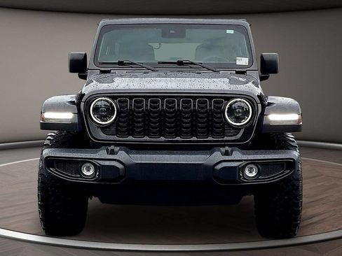 Used 2025 Jeep Wrangler Unlimited Sport AWD/4WD image 2