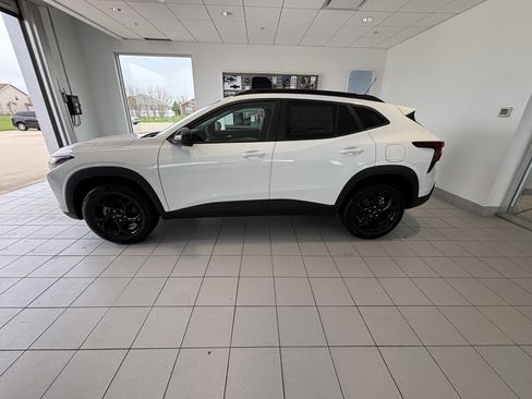 New 2026 Chevrolet Trax LT w/ Driver Confidence Package FWD image 2