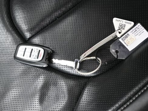 Used 2025 Chrysler Pacifica Limited FWD image 29