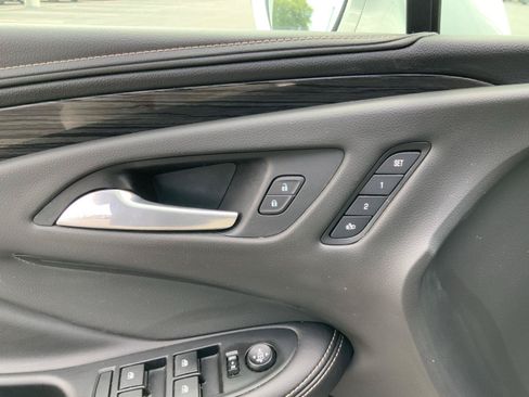 Used 2018 Buick Envision Essence w/ LPO, Hit The Road Package FWD image 18