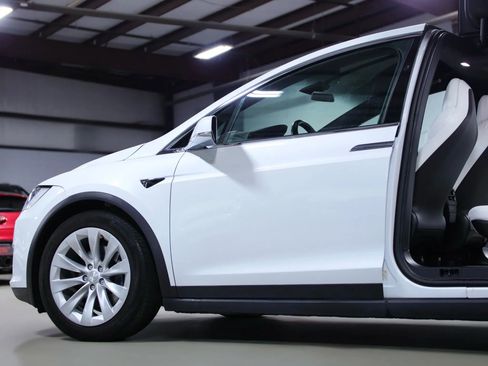 Used 2019 Tesla Model X 100D image 21