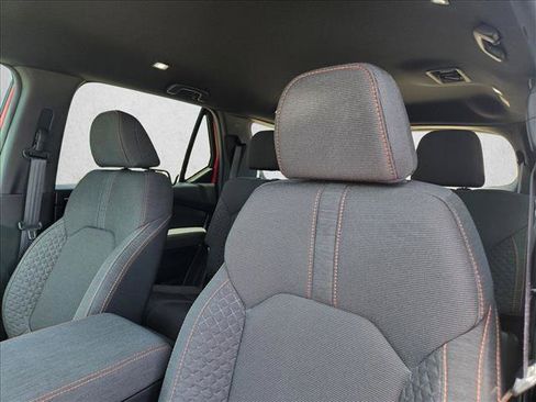Used 2025 Honda Pilot Sport image 12