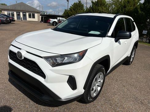 Used 2021 Toyota RAV4 LE image 12