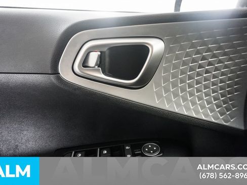 Used 2025 Kia Soul LX w/ LX Technology Package FWD image 39
