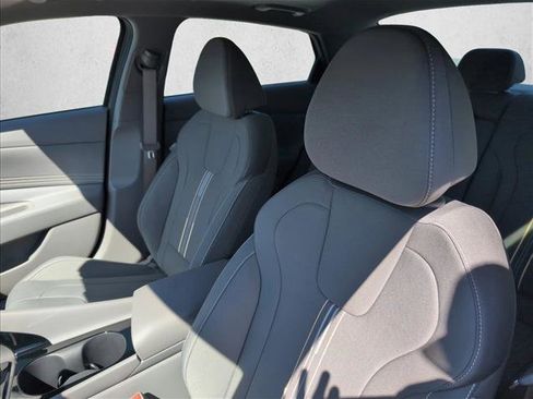 New 2026 Hyundai Elantra SEL Sport Premium image 4